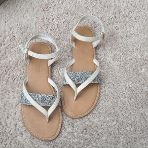 Toms tan White and Black Pattern Strap Women’s Sandals